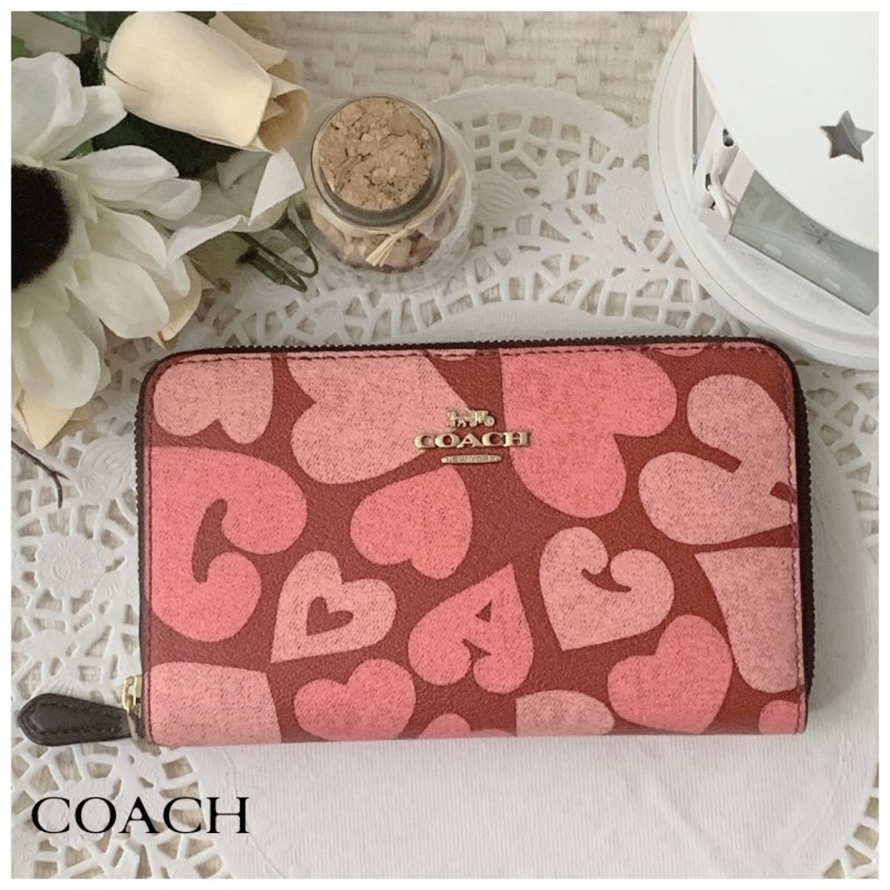 VIDEO avail: Coach Medium Zip Wallet w Heart Print